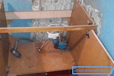 Uneori, produsul finit trebuie finalizat la locul instalării acestuia pentru a organiza conexiunea în mod corespunzător.
