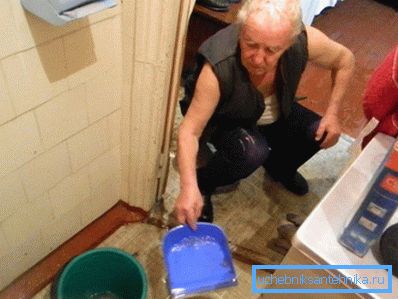 Apa de intrare trebuie să scoată Apa de intrare trebuie să scoată