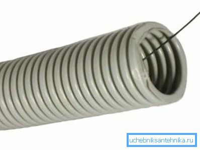 Aproape toate materialele pentru acest scop au un broach metalic, pentru a facilita punerea pe cablu sau sârmă Aproape toate materialele pentru acest scop au un broach metalic, pentru a facilita punerea pe cablu sau sârmă