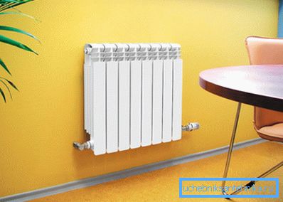 Radiatoarele de încălzire selectate corespunzător din apartament sunt capabile să decoreze interiorul.