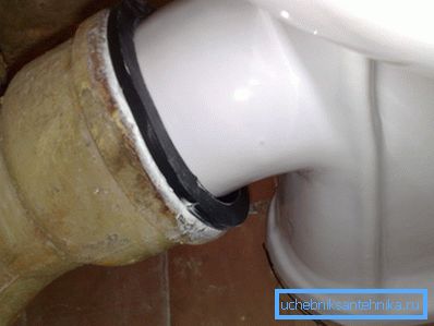 Când demontați dispozitivul vechi, atenție la modul de conectare și la tipul conductei de scurgere. Când demontați dispozitivul vechi, atenție la modul de conectare și la tipul conductei de scurgere.