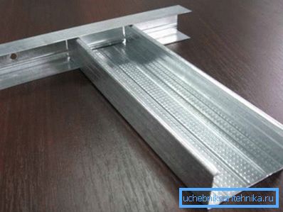 Când se montează profilul rack (CD) în ghidaj (UD) Când se montează profilul rack (CD) în ghidaj (UD)