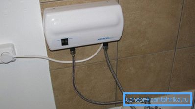 Pentru o instalare fixă, este mai convenabil să utilizați un robinet separat pentru conectare. Pentru o instalare fixă, este mai convenabil să utilizați un robinet separat pentru conectare.