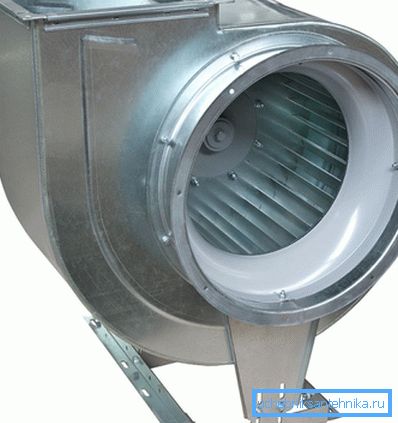 Pe măsură ce spațiul dintre discul frontal al rotorului și duza de aspirație crește, performanța ventilatorului scade brusc. Pe măsură ce spațiul dintre discul frontal al rotorului și duza de aspirație crește, performanța ventilatorului scade brusc.