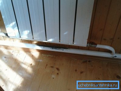 Când aerul este împins în partea superioară a bateriei, circulația va trece prin colectorul său inferior.