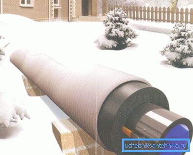 Utilizarea sistemelor de încălzire vă permite să realizați comunicații chiar și pe suprafața pământului, dar în acest caz este necesar să izolați conducta de înaltă calitate Utilizarea sistemelor de încălzire vă permite să realizați comunicații chiar și pe suprafața pământului, dar în acest caz este necesar să izolați conducta de înaltă calitate