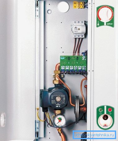 Un exemplu de cazan electric de perete Un exemplu de cazan electric de perete