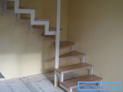 Un exemplu de utilizare a unei coloane pătrate din oțel în interior