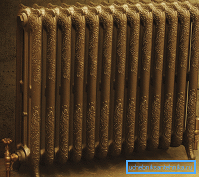 Un exemplu de radiator de podea din fontă.