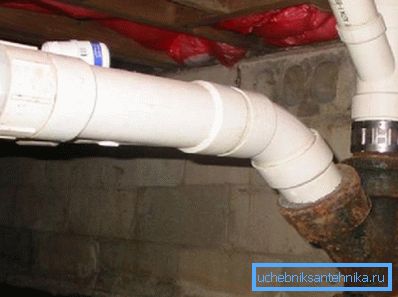 Exemplu - trecerea canalului din fontă în plastic Exemplu - trecerea canalului din fontă în plastic