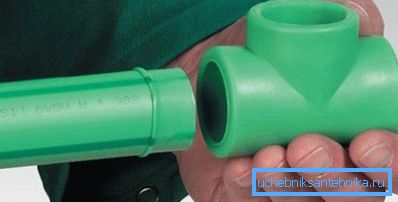 Conexiune pentru țevi din plastic Conexiune pentru țevi din plastic