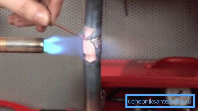 Solderul trebuie să umple complet golul de instalare