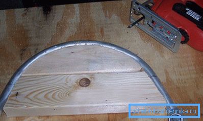 Dispozitiv de îndoire a prefabricatelor din oțel și aluminiu din plăci despicate Dispozitiv de îndoire a prefabricatelor din oțel și aluminiu din plăci despicate