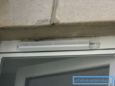 Supapa de admisie pentru instalare într-un cadru de fereastră Supapa de admisie pentru instalare într-un cadru de fereastră