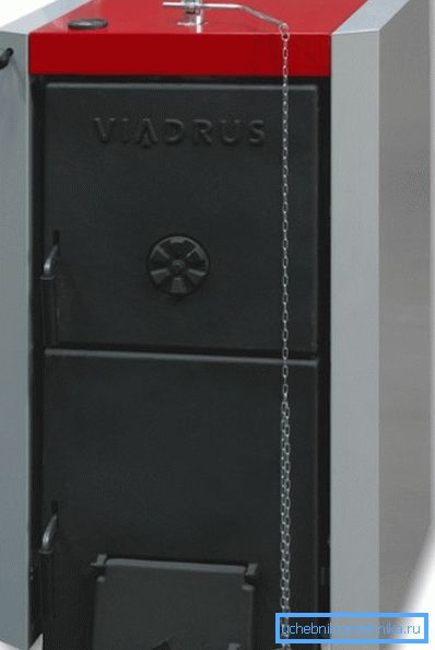 Producătorii produc boilere cu combustibil solid pentru cărbune cu posibilitatea reglării semi-automate a temperaturii lichidului de răcire Producătorii produc boilere cu combustibil solid pentru cărbune cu posibilitatea reglării semi-automate a temperaturii lichidului de răcire
