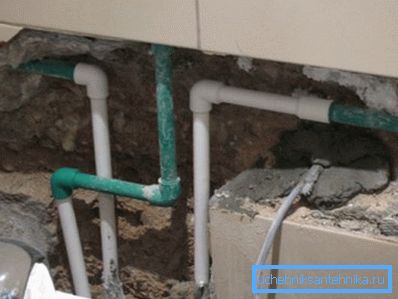 Instalarea instalațiilor sanitare în perete nu este cea mai bună opțiune