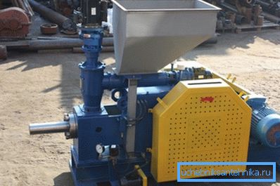 Granulator industrial pentru brichetarea deseurilor de lemn