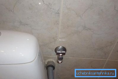 Cea mai simplă utilizare a acestui tip de fitinguri în organizarea furnizării diferitelor tipuri de echipamente sanitare