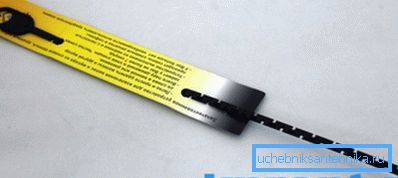 Un dispozitiv simplu pentru îndepărtarea părului și a resturilor mici de la scurgerea chiuvetei.