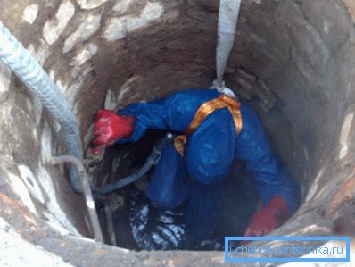Procesul de tencuire a fisurilor mici în mine. Procesul de tencuire a fisurilor mici în mine.
