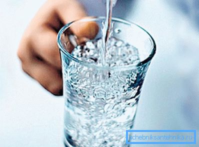 Claritatea apei nu-i garantează băutura. Claritatea apei nu-i garantează băutura.