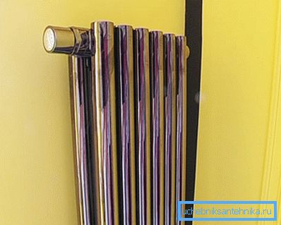Radiatorul este necesar pentru a transfera energia lichidului de răcire în masele de aer și obiectele din cameră.