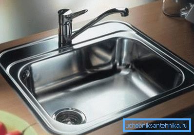 Chiuveta din oțel inoxidabil pentru bucătărie - o alegere excelentă.