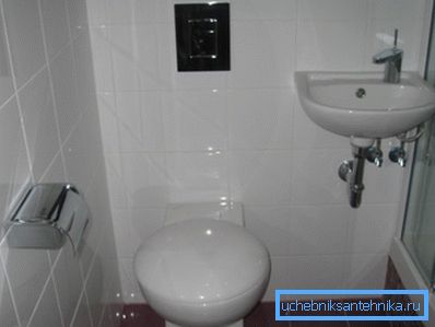 Spălați dimensiunea mică în baie, economisind spațiu