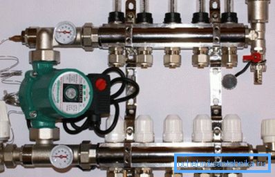 Distribuitori pentru sisteme de încălzire prin pardoseală Distribuitori pentru sisteme de încălzire prin pardoseală