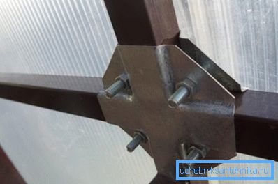 Conexiune pliabilă a țevilor de profil cu șuruburi în timpul construcției serii Conexiune pliabilă a țevilor de profil cu șuruburi în timpul construcției serii