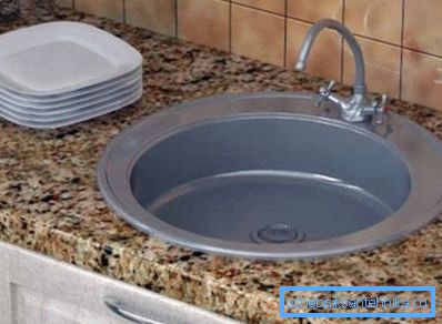 Dimensiunile chiuvetelor rotunde pentru bucătărie sunt foarte diverse și diferă nu numai în diametru, ci și în profunzime