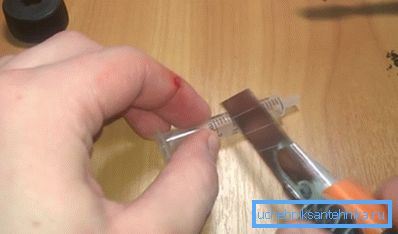Tăiați seringa într-o diviziune de 1,5 ml