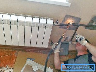 Repararea bateriei conduce deseori la blocaje de trafic.