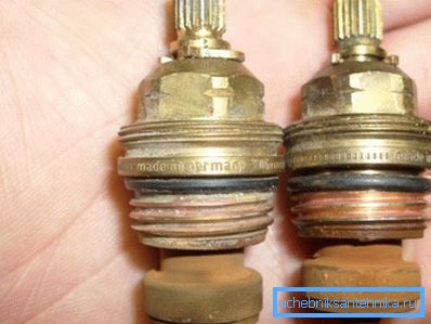 Sigiliul din cauciuc și materialul fix sunt tipice pentru cele mai moderne produse interne și importate.
