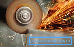 Decuparea metalului este o sarcină destul de laborioasă, care necesită precizie.