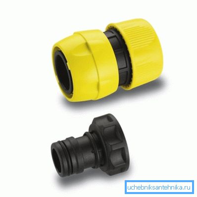 Cu un design similar, furtunurile din plastic pentru alimentare cu apă sunt conectate cu un singur clic