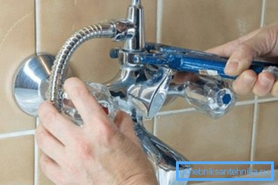 Instalarea independentă a unui mixer de duș pentru o baie Instalarea independentă a unui mixer de duș pentru o baie