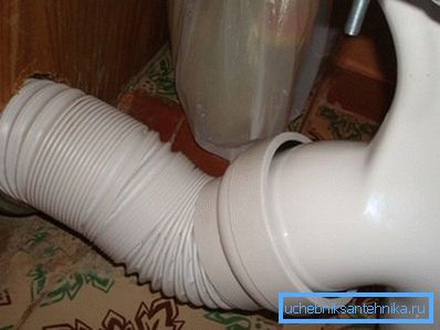 Instalarea automată a flauturilor pe toaletă