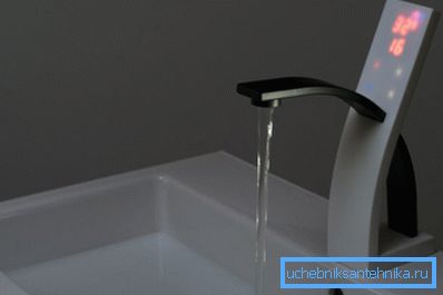Opțiunile cele mai avansate au comenzi tactile și un ecran care reflectă setările curente.