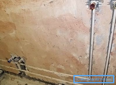 Instalarea ascunsă a țevilor de apă în perete Instalarea ascunsă a țevilor de apă în perete