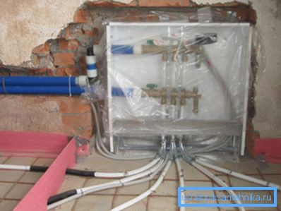 Instalarea ascunsă într-un zid. Instalarea ascunsă într-un zid.