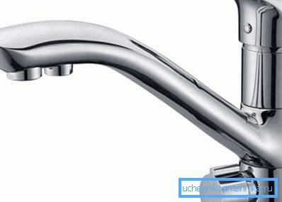 Robinetul de bucătărie cu două în-unu furnizează atât apă potabilă regulată, cât și apă curată