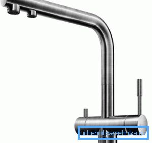 Mixerul pentru robinet și apa filtrată are două concluzii separate