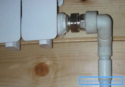 Racordarea unei conducte de polimer cu un radiator