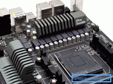 O placă de bază modernă cu radiatoare pentru răcirea chipsetului și a tranzistorilor. O placă de bază modernă cu radiatoare pentru răcirea chipsetului și a tranzistorilor.