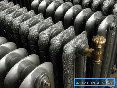 Radiatoarele moderne sunt foarte diferite de sistemele fabricate în secolul trecut. Radiatoarele moderne sunt foarte diferite de sistemele fabricate în secolul trecut.