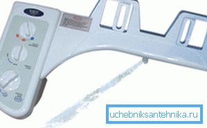 Sistem special, care este instalat sub capac și implementează funcțiile unui bidet Sistem special, care este instalat sub capac și implementează funcțiile unui bidet