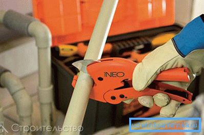 Cuțit special conceput pentru tăierea unor astfel de materiale Cuțit special conceput pentru tăierea unor astfel de materiale