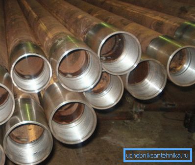 Oțel - material durabil, utilizat adesea în priza de apă a dispozitivului