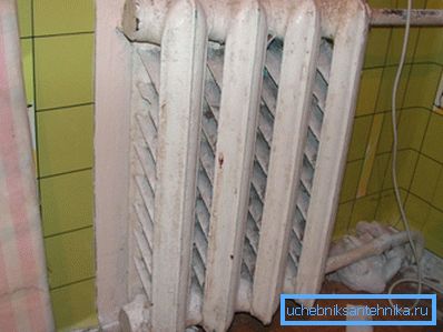 Radiator vechi. Se pare că este timpul să o înlocuiți.